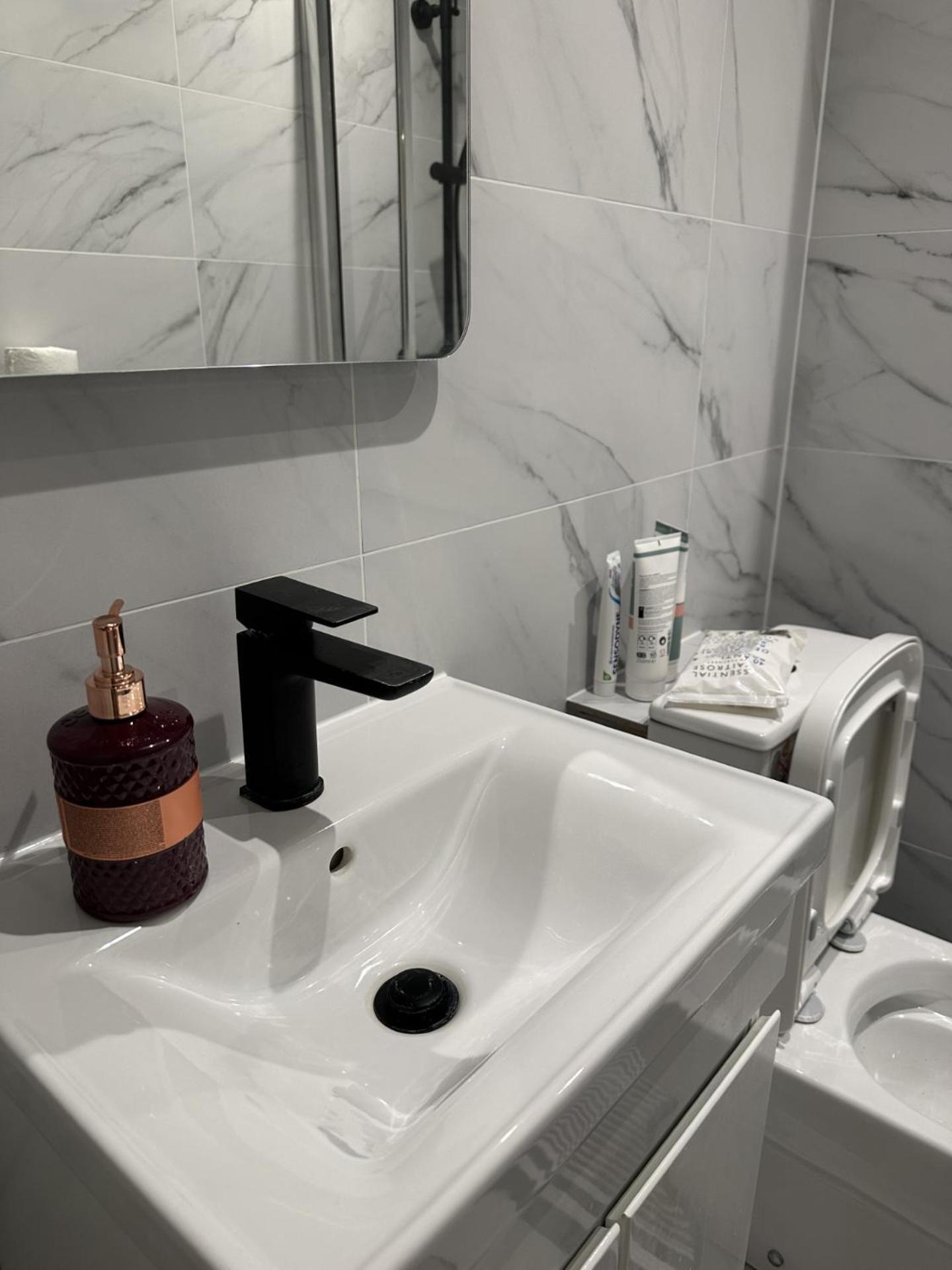 Brand New Suit Room 10 Min To Walk Central Line! Уудфорд Екстериор снимка